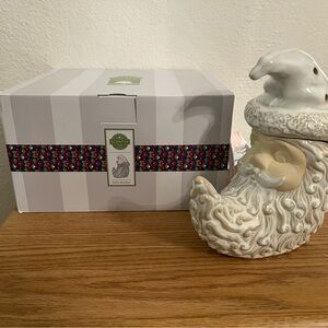 Scentsy Cream Santa Claus Warmer
